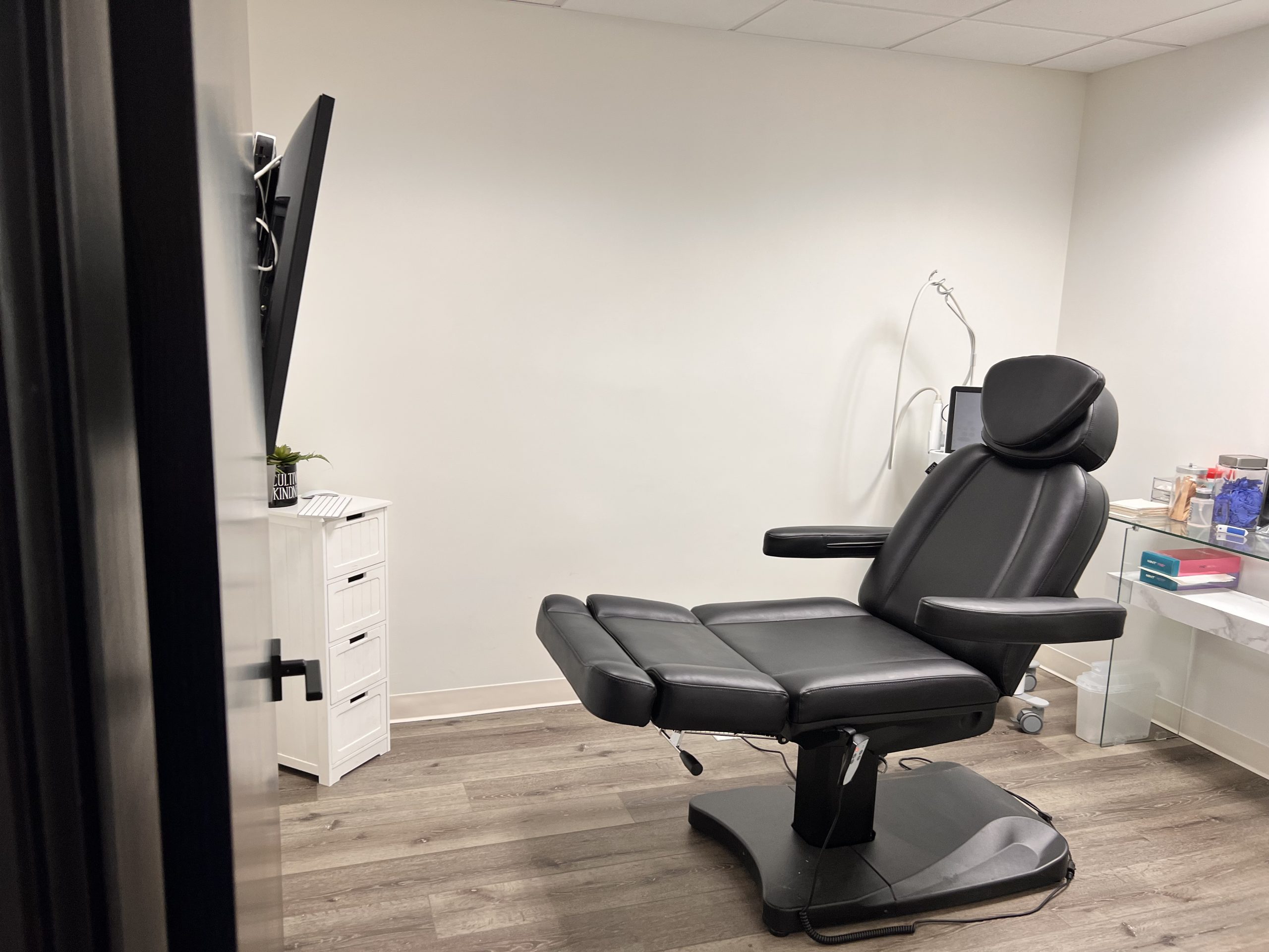 MD looking for DC to rent space in Integrative Medical clinic – Costa Mesa/Newport Beach
