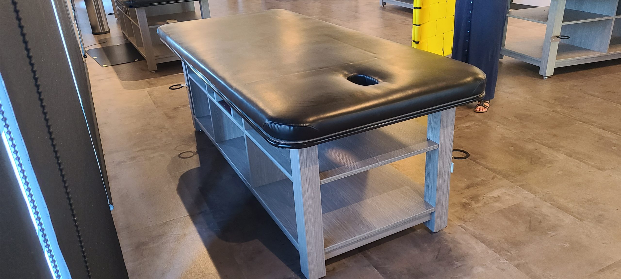 Deluxe Massage, Stretch Stationary Table