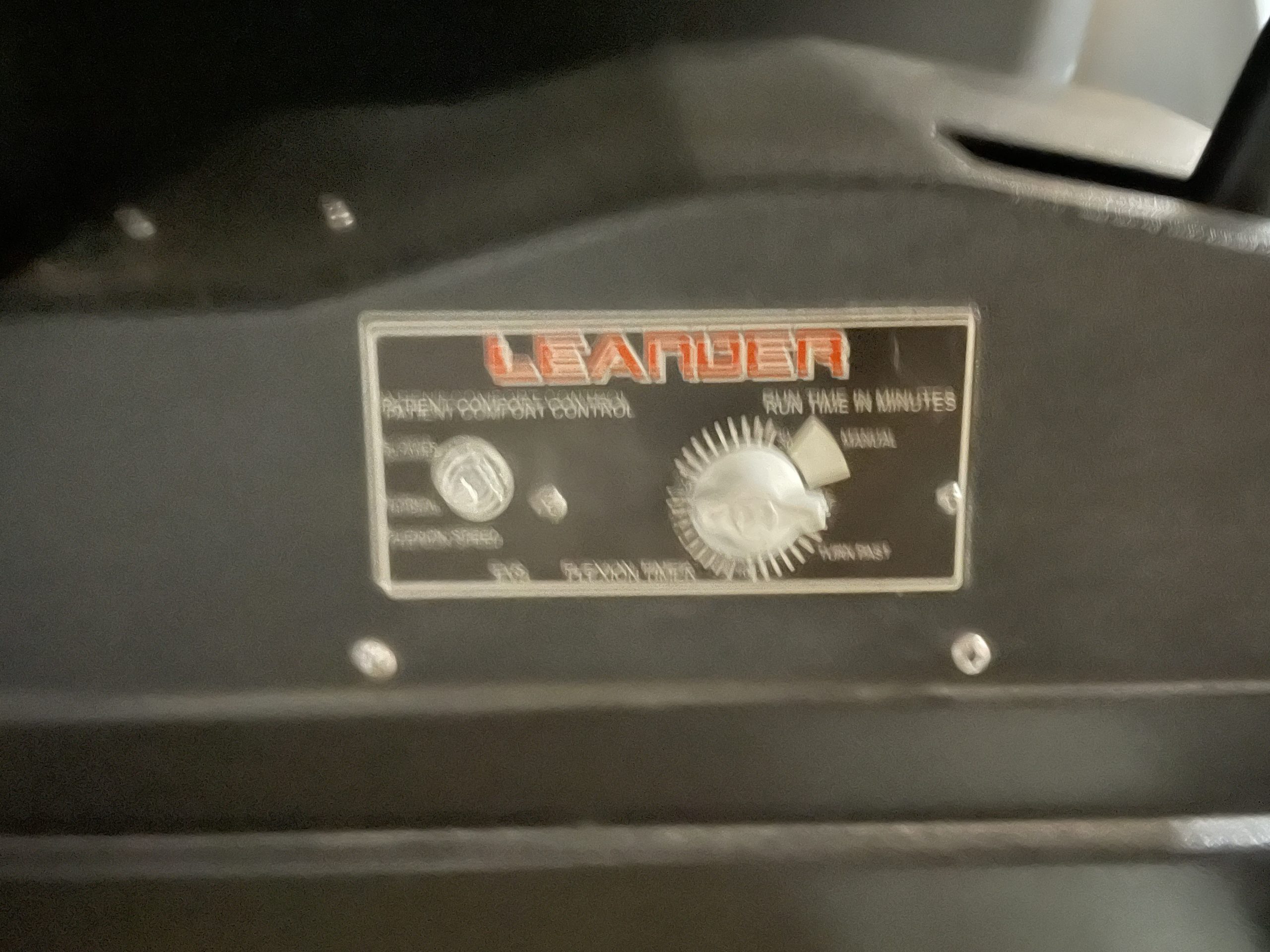 Leander 950 motorized flexion table