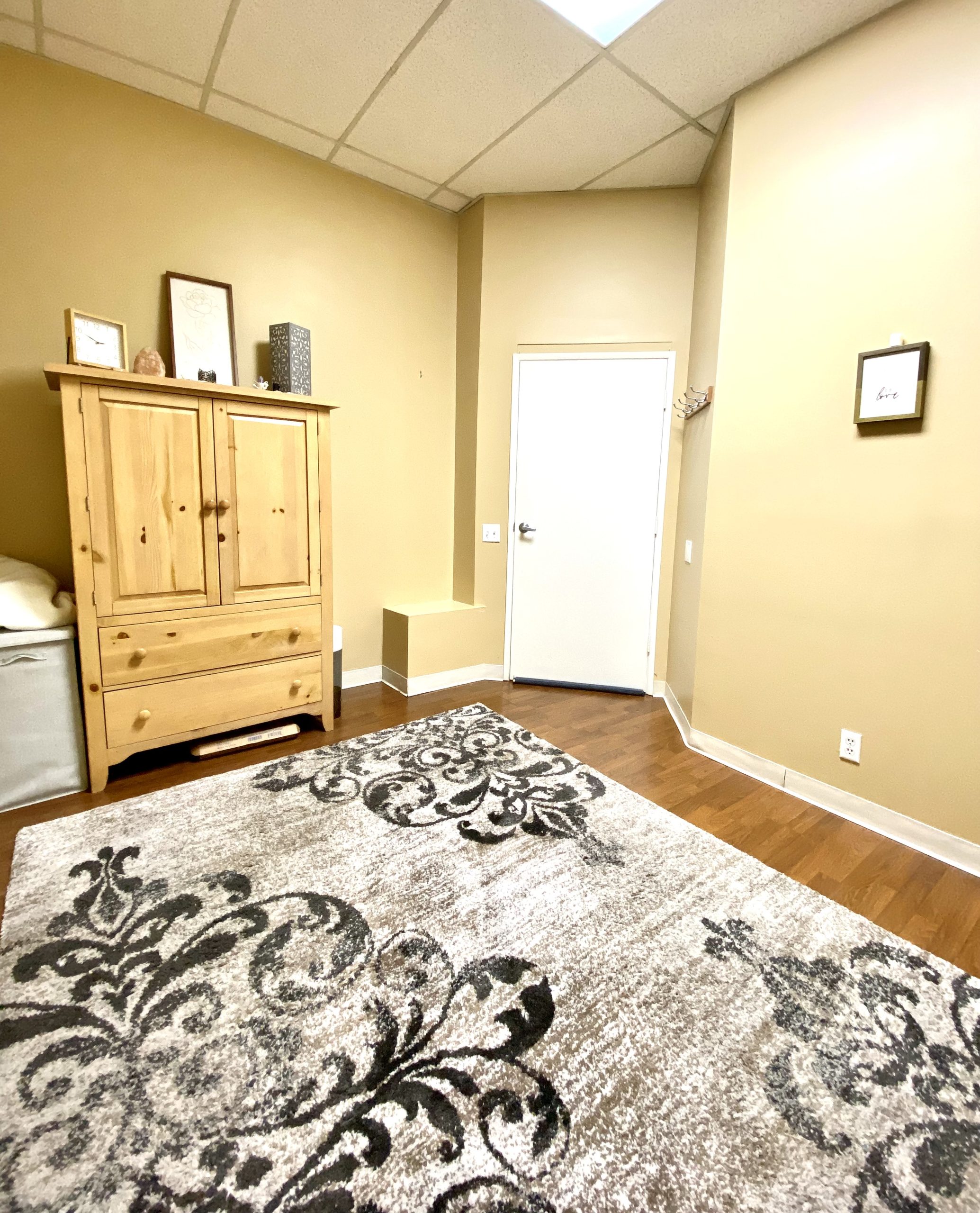 Encino Treatment Room Available