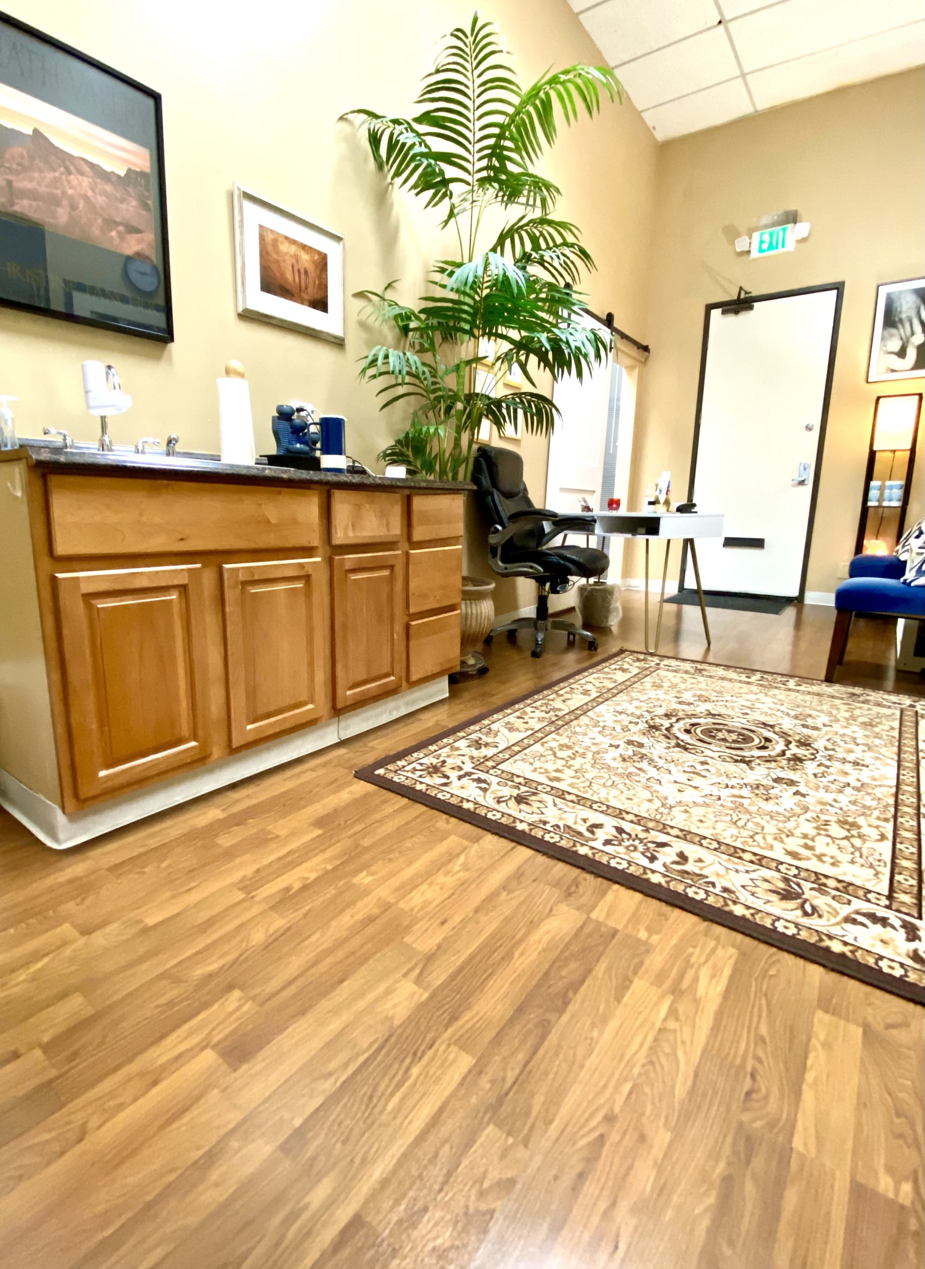 Encino Treatment Room Available