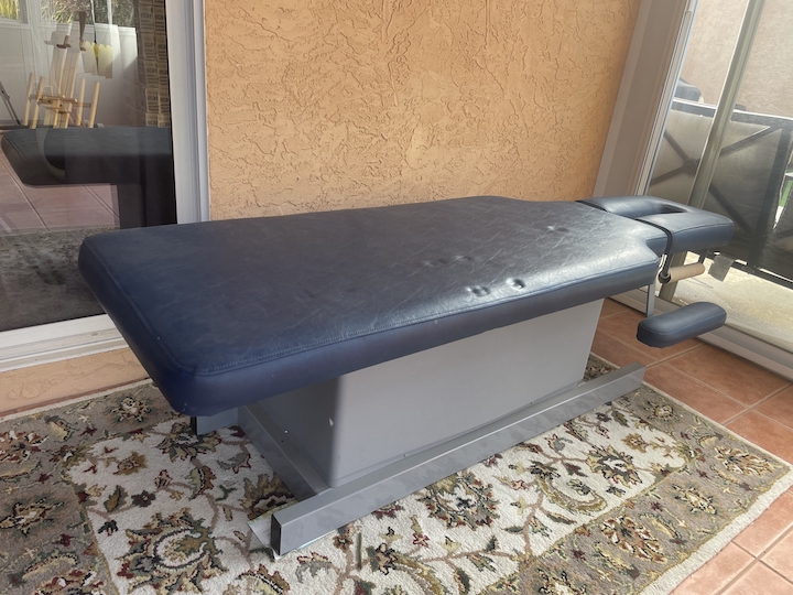 Hill Adjustable Adjusting Table