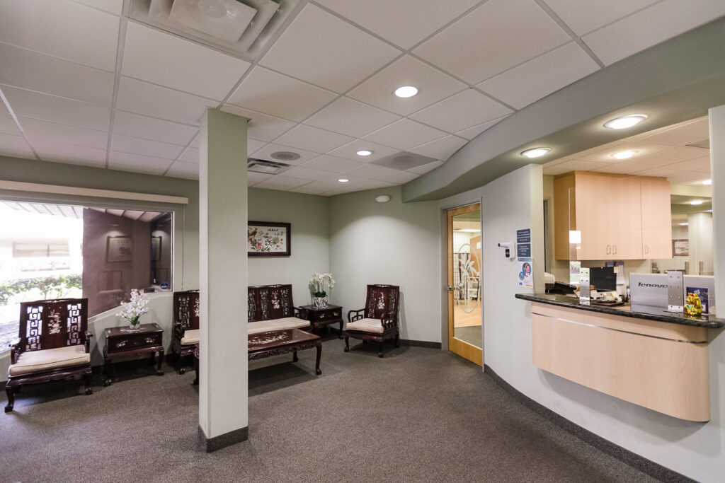 Chiropractor & Acupuncturist Wanted