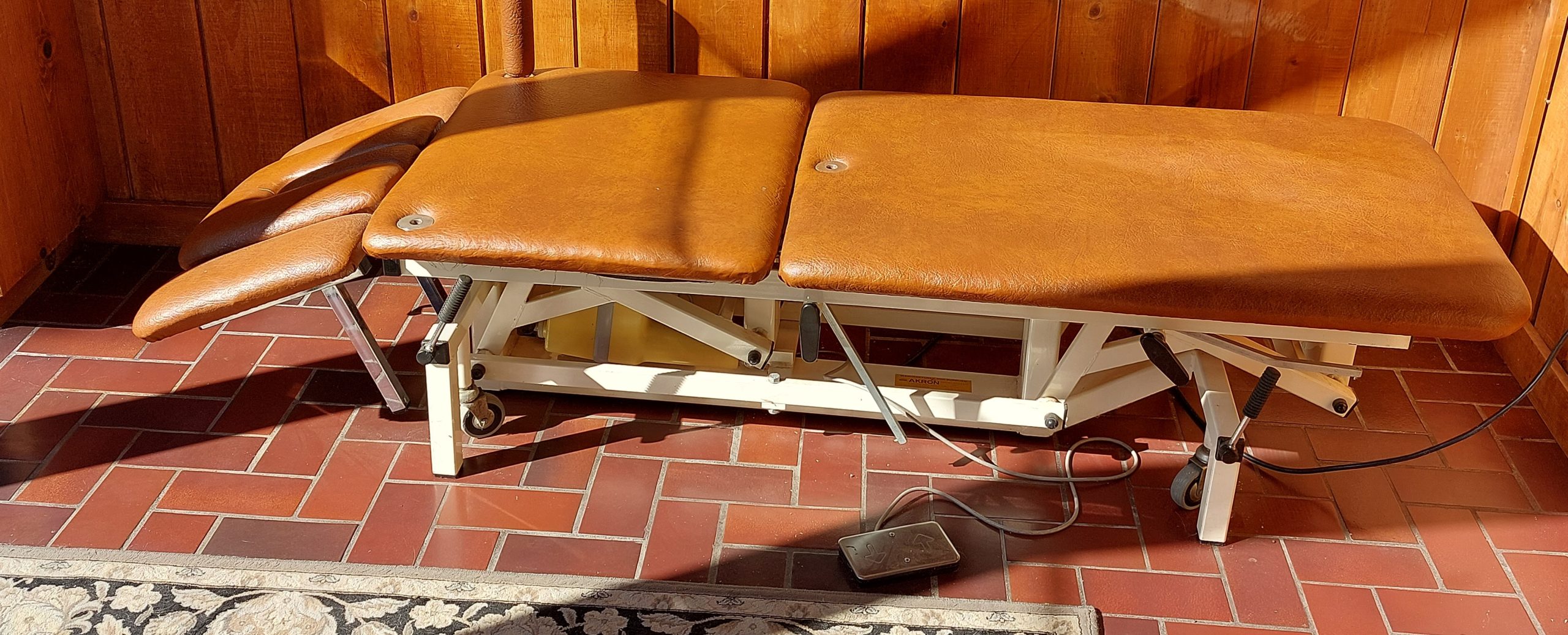 Electric Hi-Lo treatment table