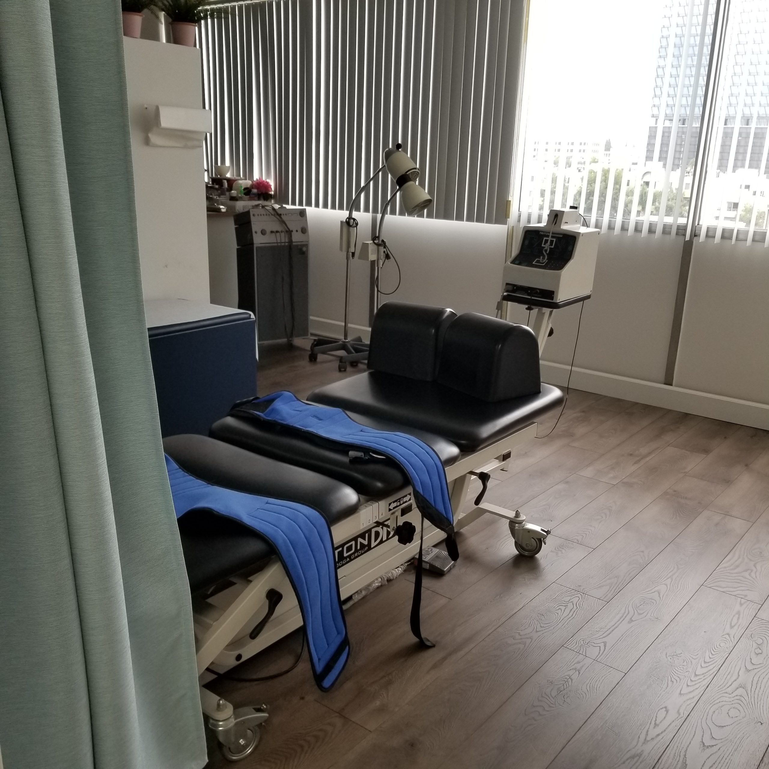 Chiropractic office share/LA