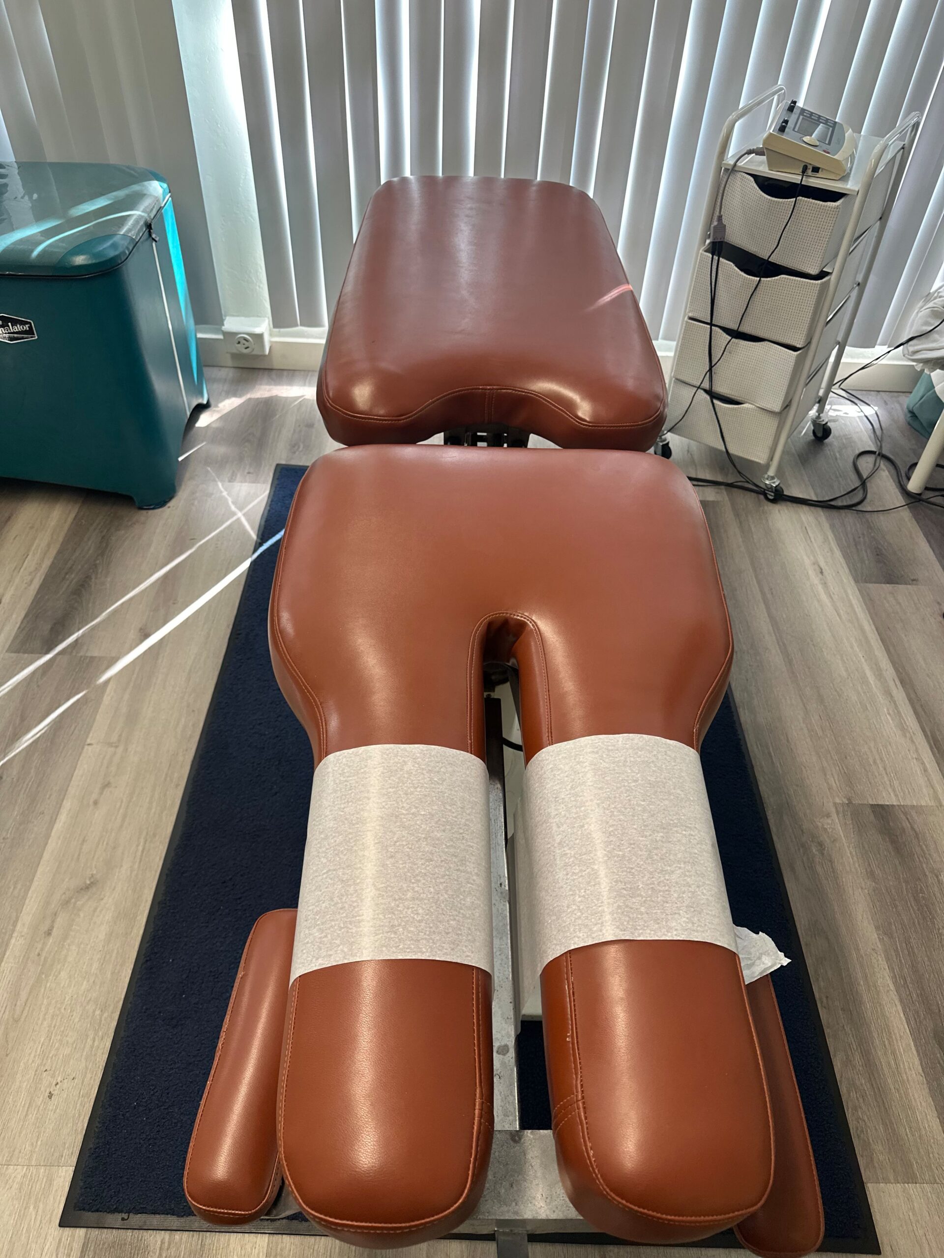 For sale 2 Spinalator, 1 Cox table,