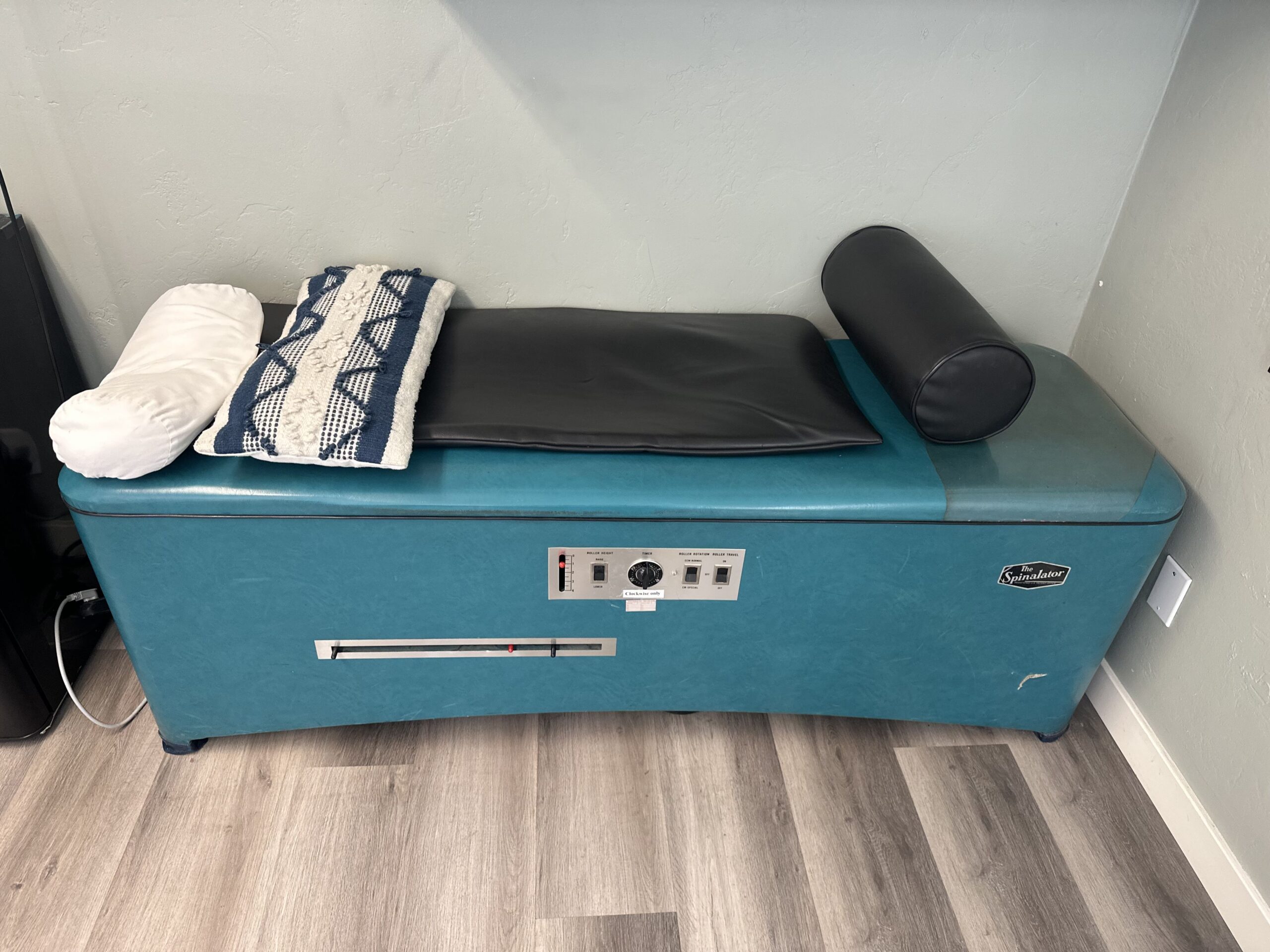 For sale 2 Spinalator, 1 Cox table,