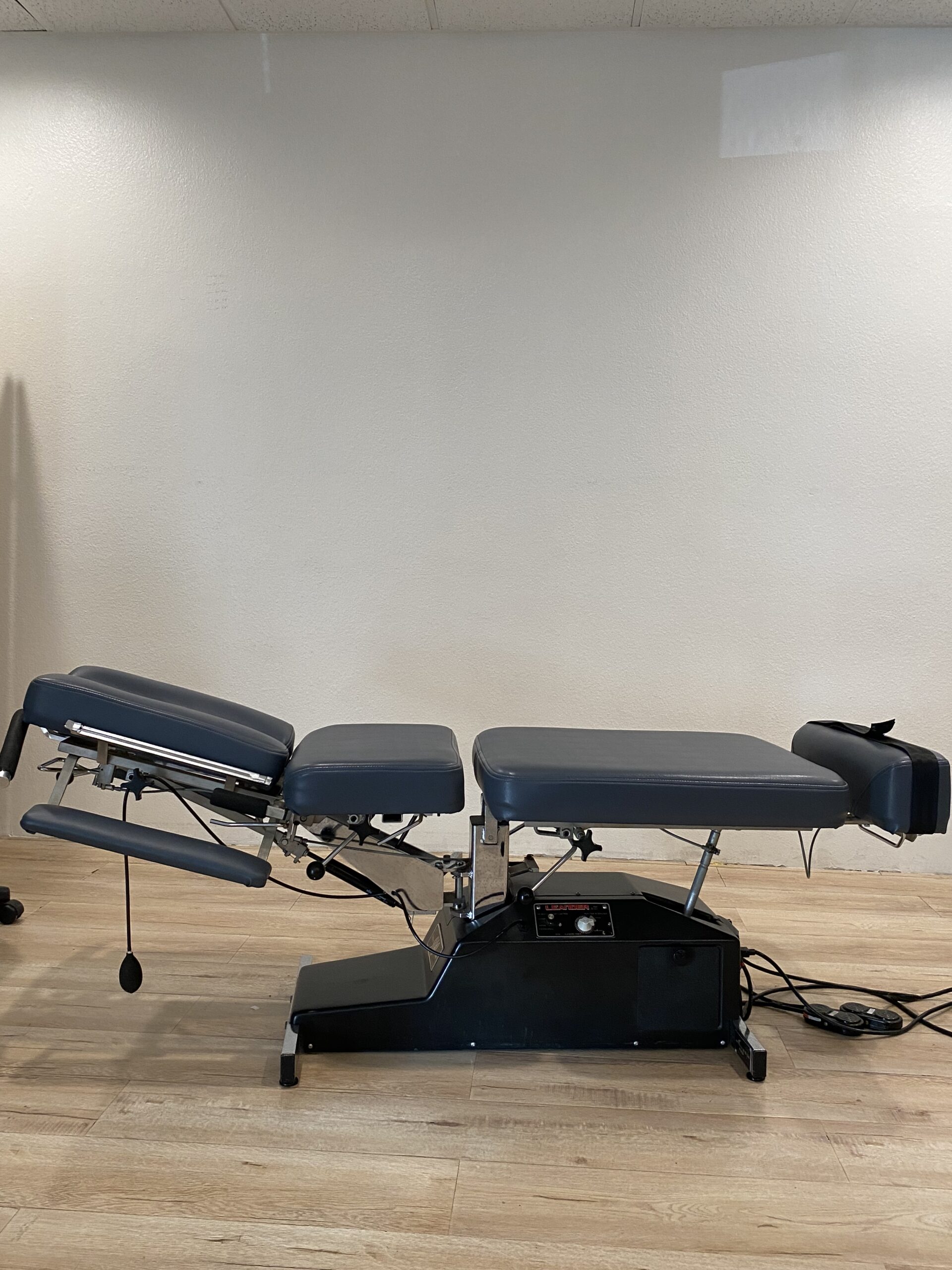 LEANDER 900 SERIES ADJUSTING TABLE