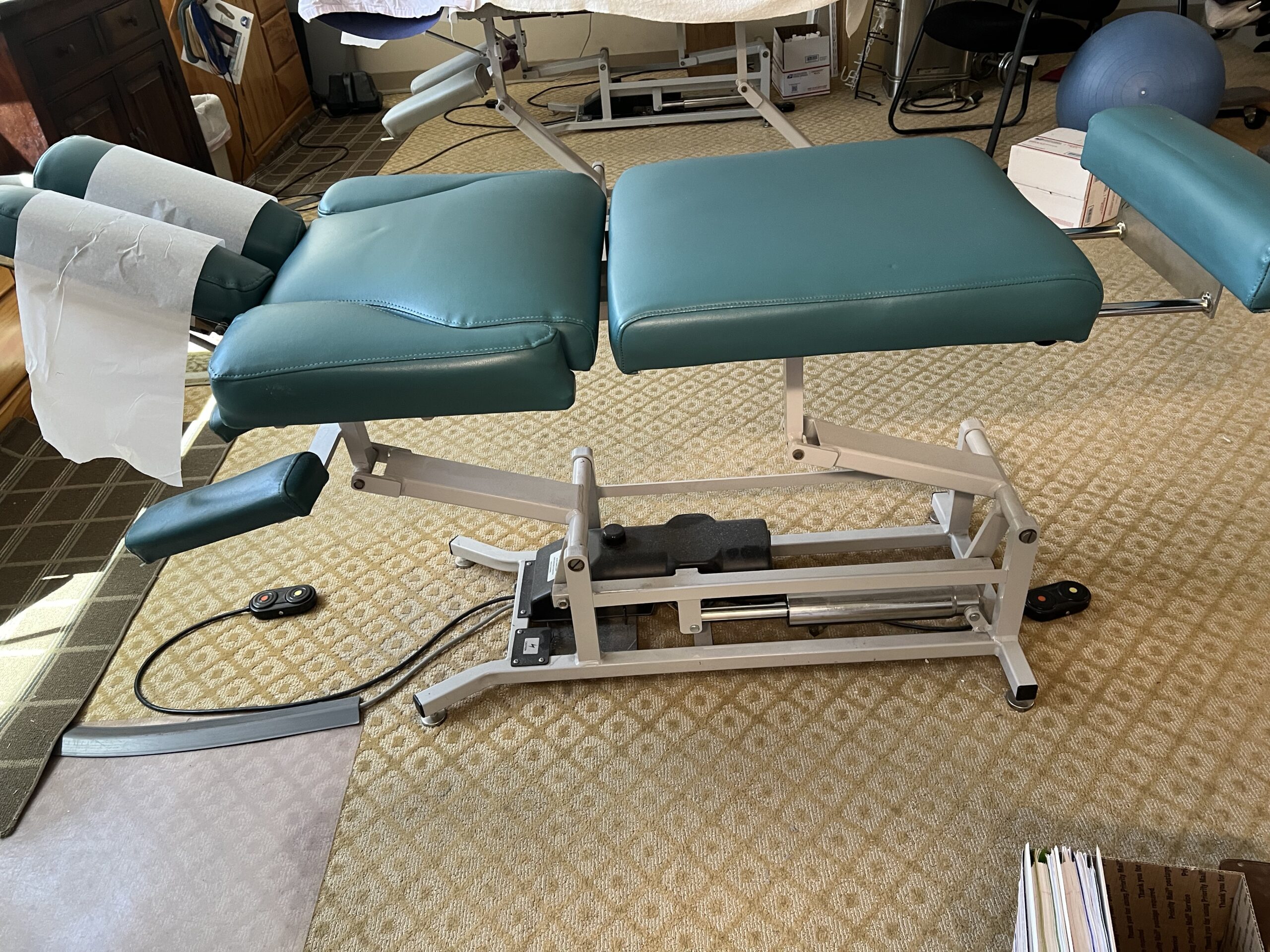 Lloyd Hi Lo Treatment Table